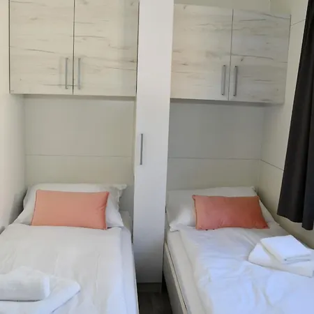 Mobile With Terrace And Sea View Azzuro Casa vacanze Drage